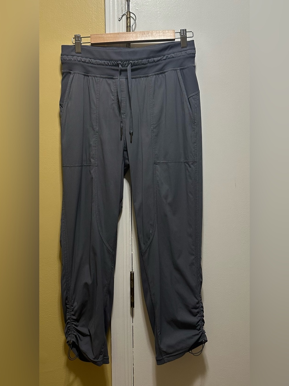 lululemon athletica Grey Dance Studio Mid Rise Cropped Pants (6)